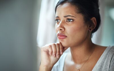 ¿Por qué huele mal mi flujo vaginal?
